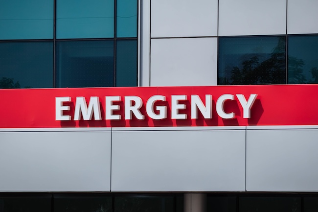 Emergency room entrance and urgent care facility comparison for car accident injury treatment decisions